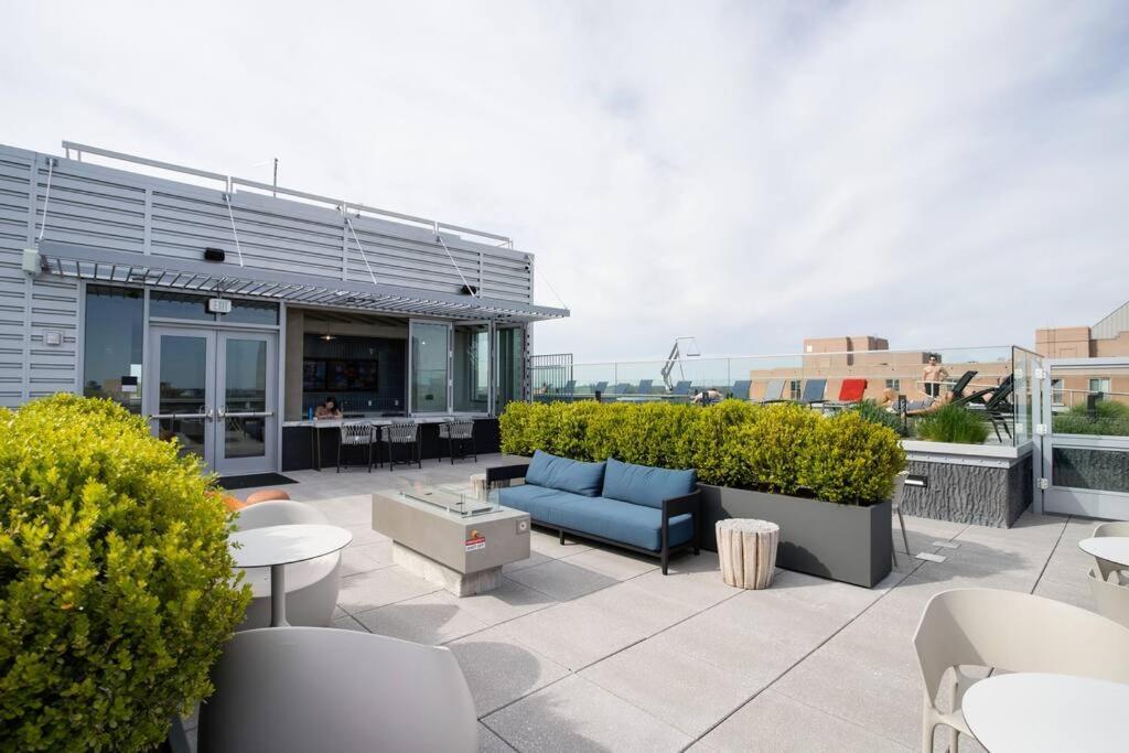 Stylish Condo At Clarendon With Rooftop Views Arlington Extérieur photo