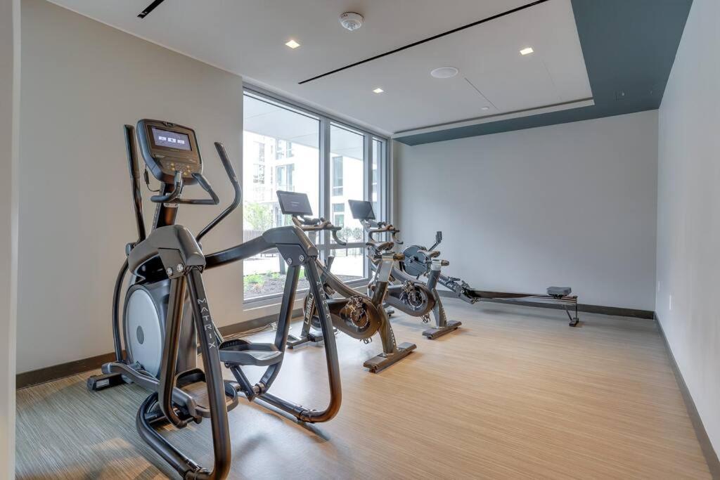 Stylish Condo At Clarendon With Rooftop Views Arlington Extérieur photo